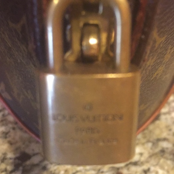 LV bowling ball bag in good condition - Picture 2 of 4
